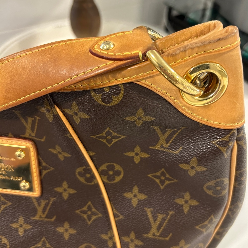 Luis Vuitton Monogram Canvas Galliera PM Shoulder Bag - Picture 11 of 12